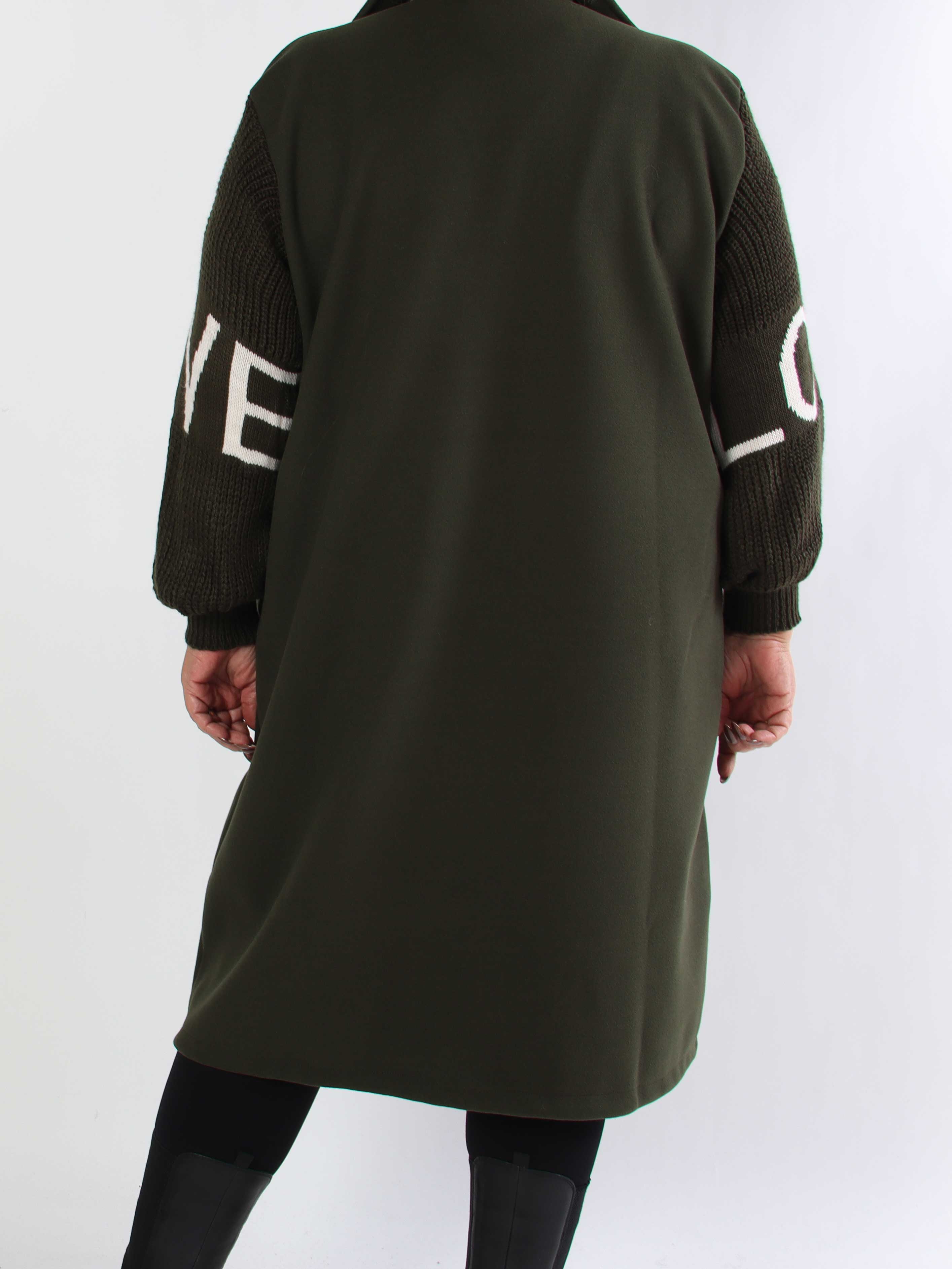 Debbie Midi - Fin plus size frakke med strikærmer